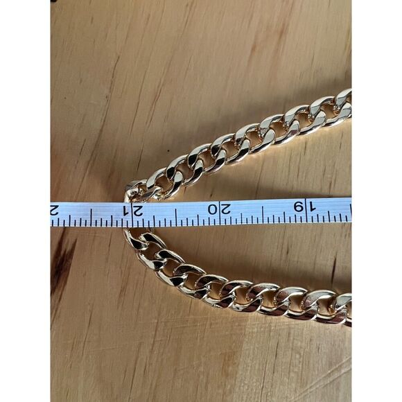 Aldo Black Crossbody bag with a gold chain purse strap - Picture 6 of 10